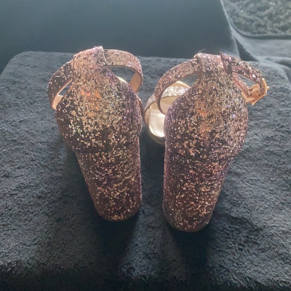 SPARKLY SEQUIN STEVE MADDEN SANDALS!! - Picture 4 of 8